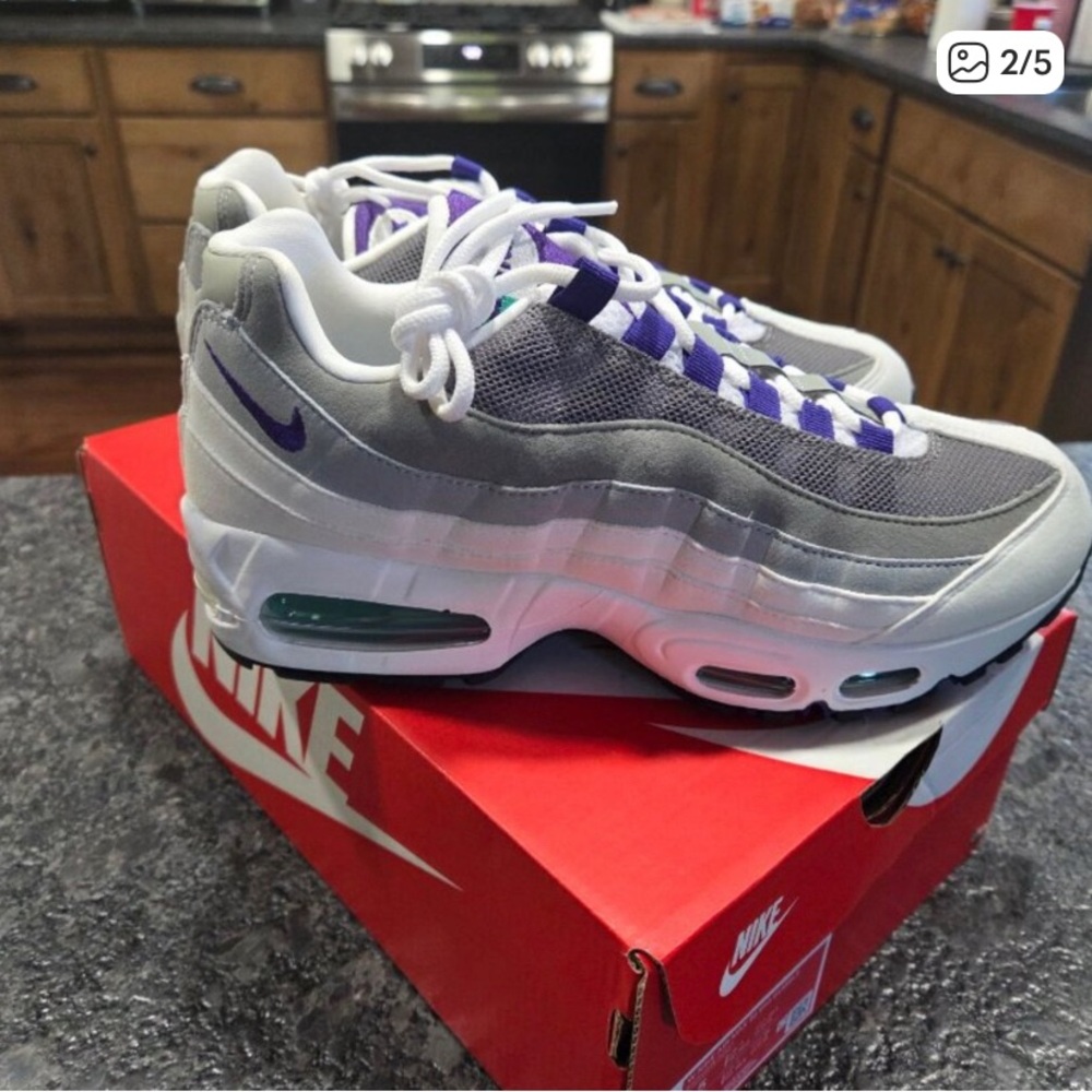 NIKE Women's Air Max 95 Big Bubble - Picture 2 of 5